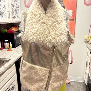 Athena Marie Faux Gold Leather & Fur Vest L